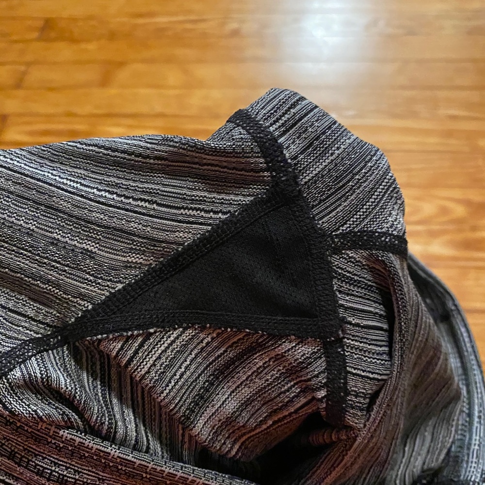 NEW Athleta jacquard mesh chaturanga capri - Picture 9 of 11